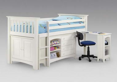 Không gian ngọt ngào, lãng mạn cho những nàng công chúa nhỏ Một không gian ấm áp với gam màu be của gỗ tự nhiên Những điểm nhấn sắc màu mạnh mẽ thể hiện cá tính của bé