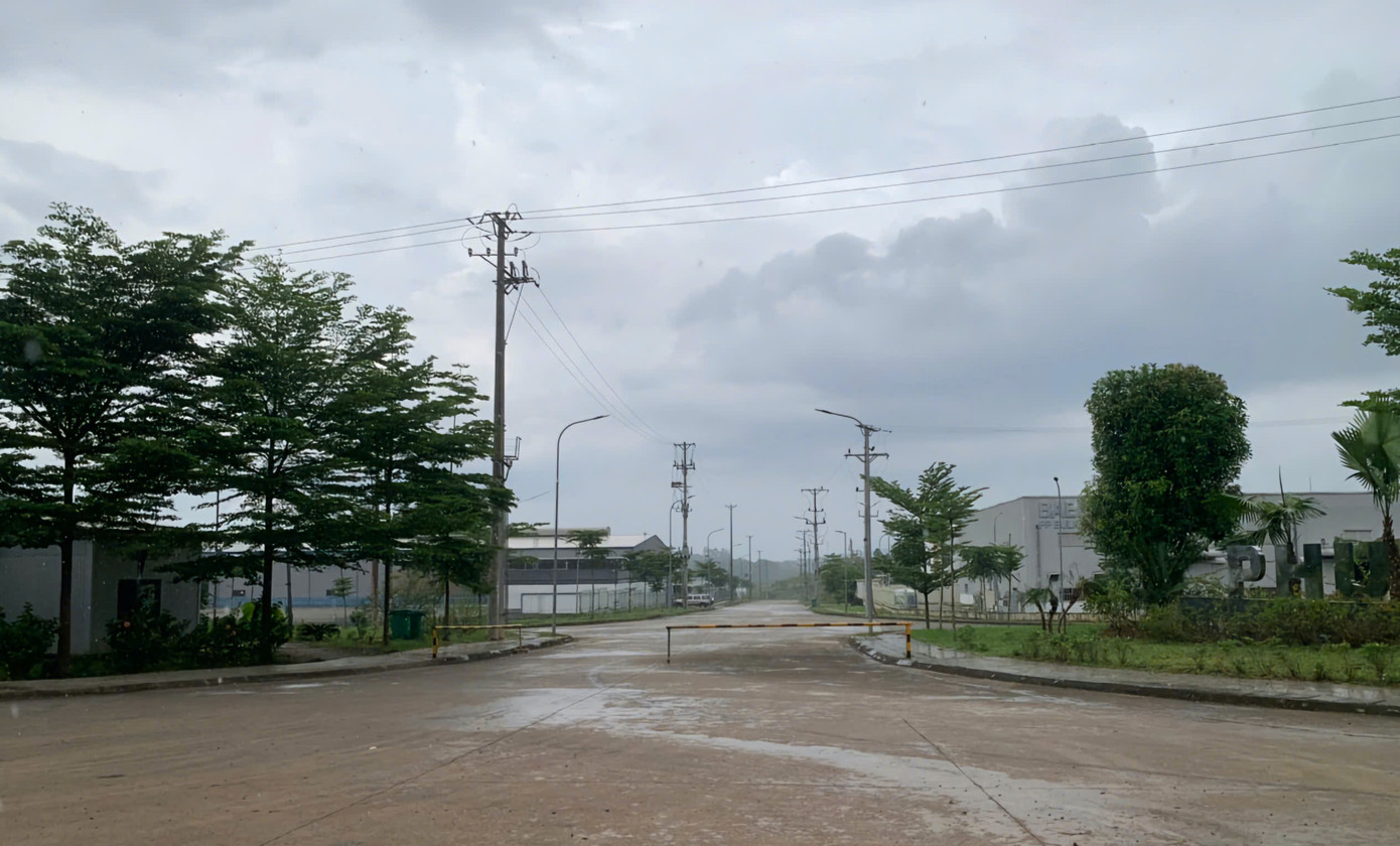Đường vào Cụm công nghiệp Phú Gia. Đường vào Cụm công nghiệp Phú Gia.