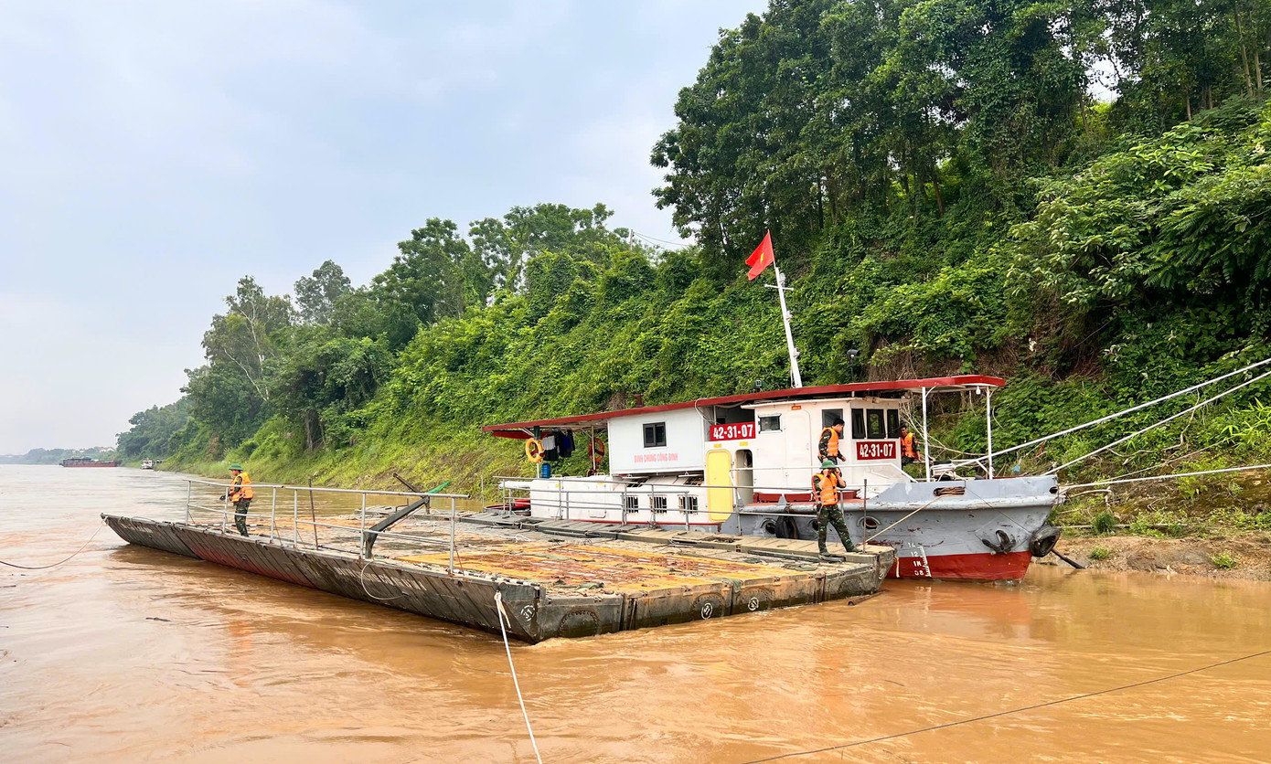 Lữ đoàn 249 đã chuẩn bị phà phục vụ người dân. Lữ đoàn 249 đã chuẩn bị phà phục vụ người dân.