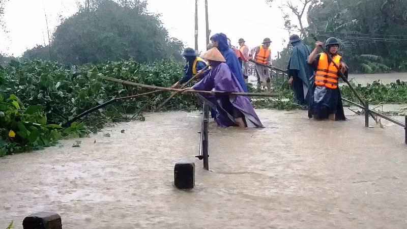 Lũ dâng nhanh bất ngờ, thiệt hại chồng chất ảnh 6