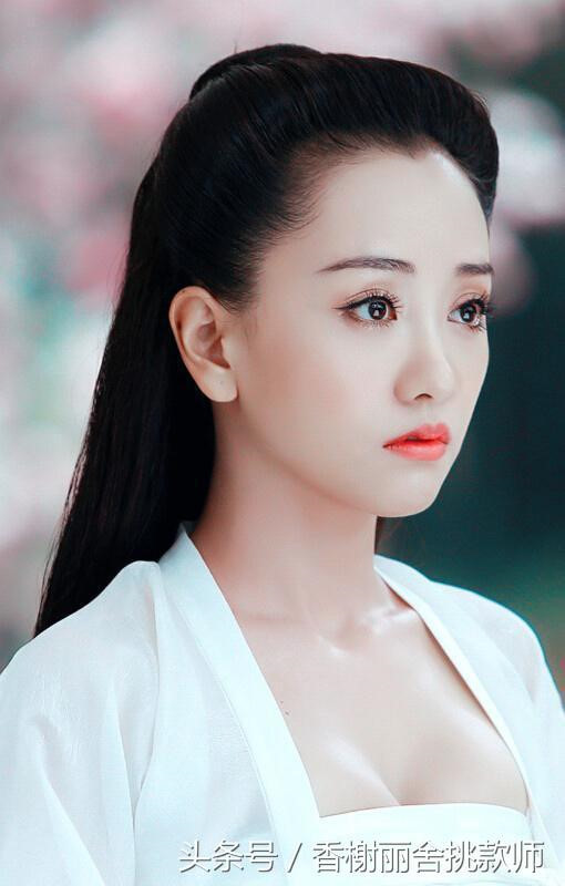 BẢN TIN giải trí: 30 ca sĩ hát ở 'siêu đám cưới', Miu Lê đáp trả Dương Cầm ảnh 4