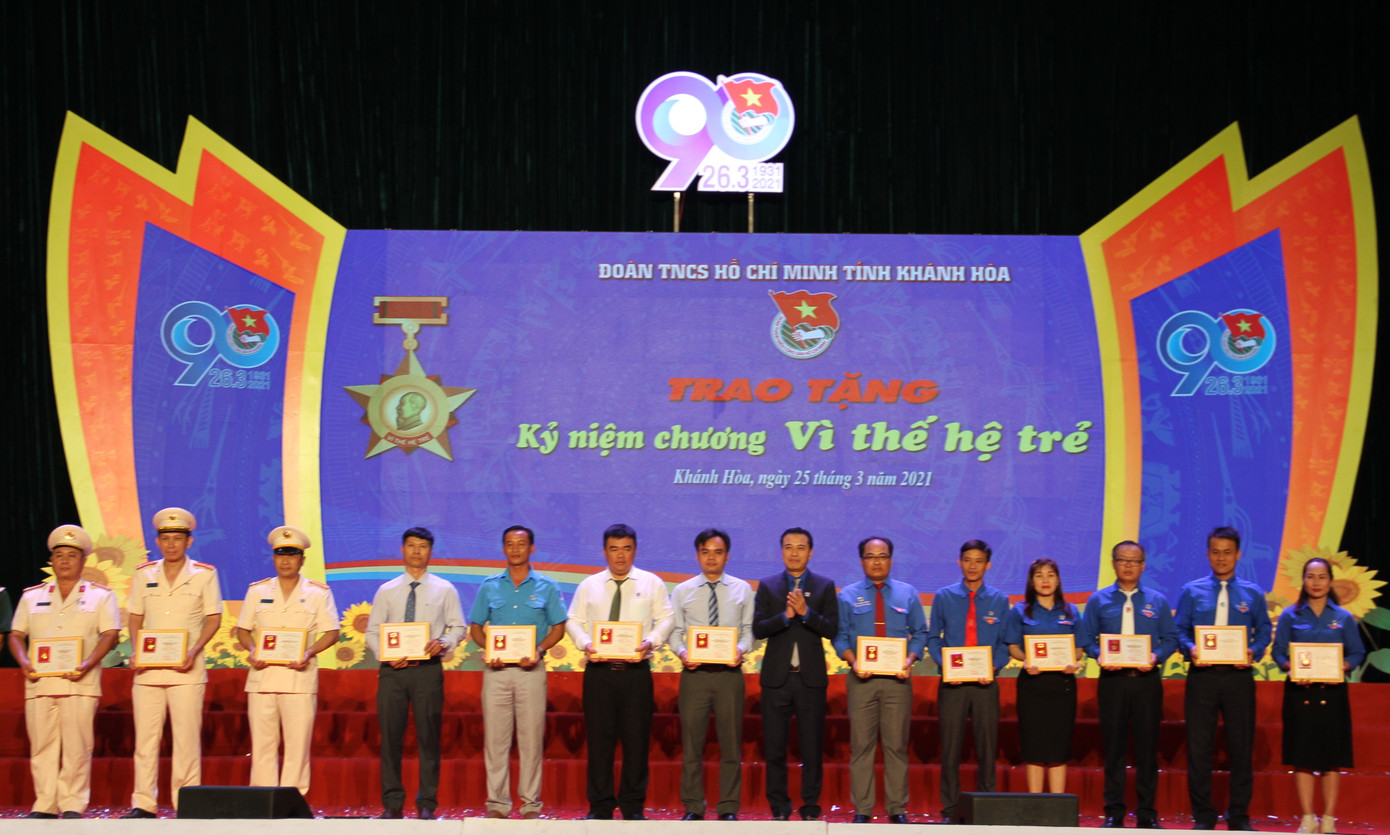 Tỉnh đoàn Bình Định tuyên dương 90 gương cán bộ, Đoàn viên tiêu biểu ảnh 5