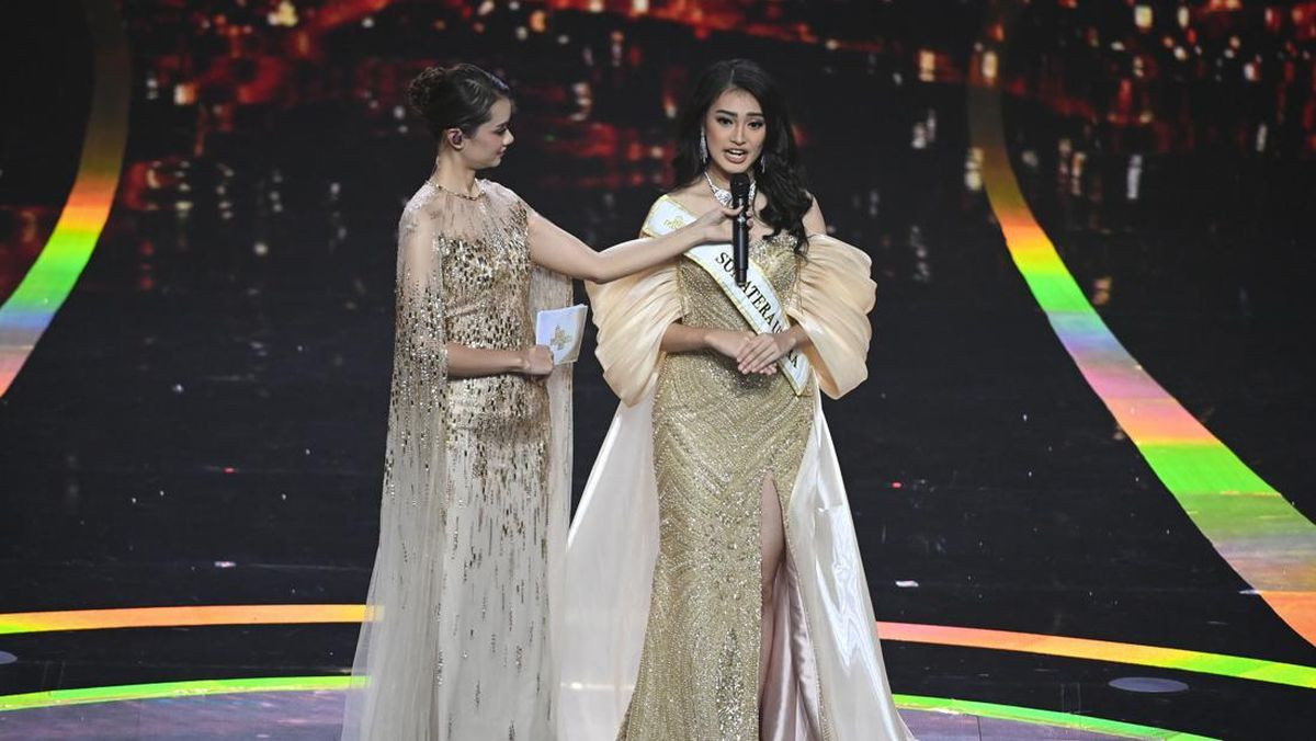 Trước chung kết, nhiều người dự đoán Monica đăng quang. Tuy nhiên, cũng có những ý kiến cho rằng nhan sắc của người đẹp bình thường, nhạt nhòa. Khi đứng cạnh đương kim Hoa hậu Thế giới Krystyna Pyszková, nhan sắc của Monica được nhận xét không tỏa sáng.