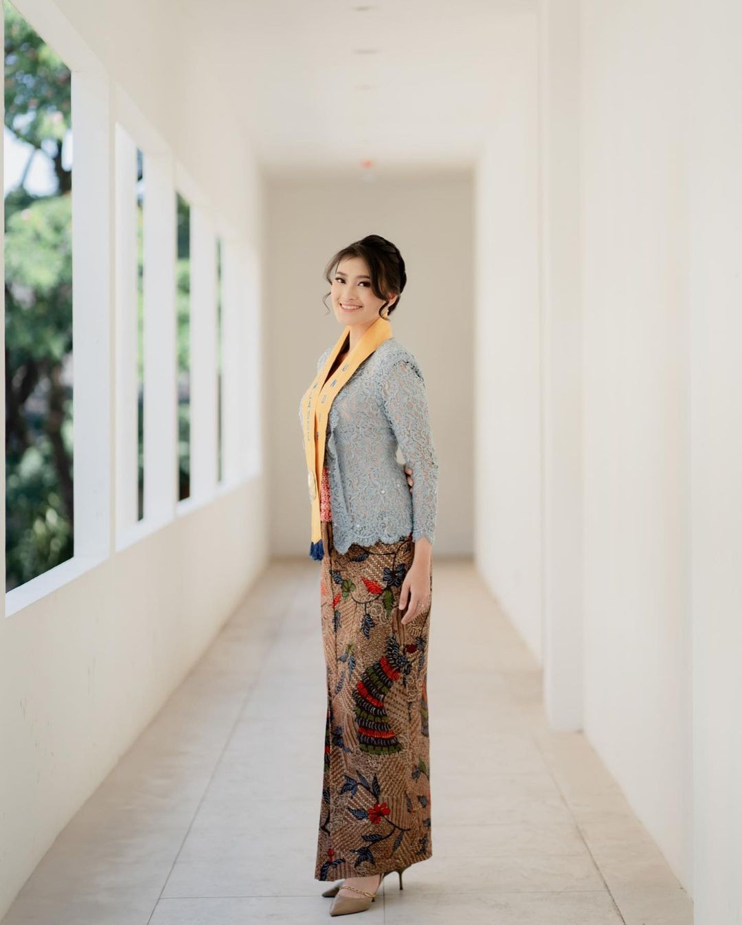 Trang chủ Hoa hậu Indonesia viết về người đẹp: “Monica muốn trở thành người tiên phong trong việc trao quyền cho phụ nữ, tuyên truyền giáo dục về bảo vệ môi trường trên khắp Indonesia bằng cách mở rộng khả năng tiếp cận giáo dục và mang lại cơ hội nghề nghiệp cho phụ nữ trên khắp đất nước”.