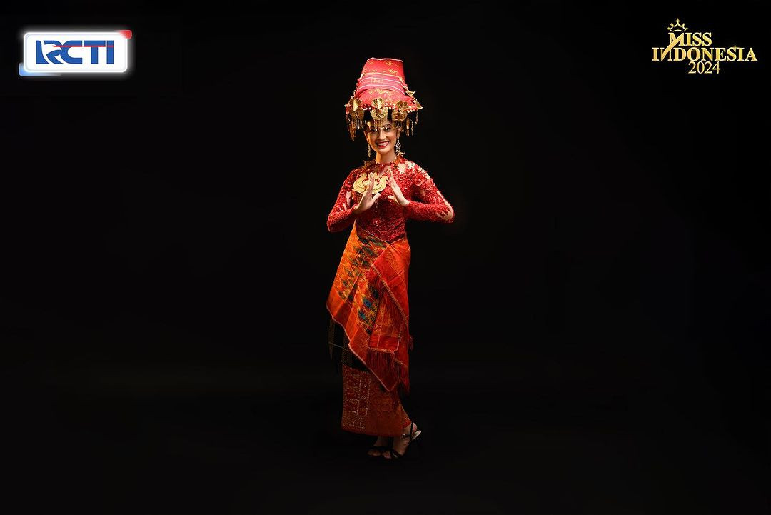 Ngoài ra, người đẹp từng giành vị trí thứ 2 tại Podcast Campus Indonesia, vị trí thứ 3 tại chương trình Medan Cover Face năm 2018 và vị trí quán quân tại The Best Model Valentine năm 2023.