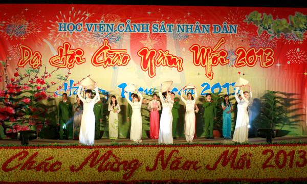 Chương trình diễn ra tối 4-1, là lời chào của học viên Học viện Cảnh sát Nhân dân chào năm mới - 2013