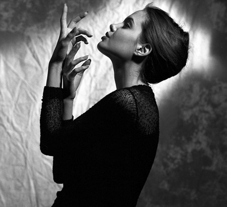 Lớn thêm một chút, cô không ngại ngần công khai tình yêu đồng tính. Lớn thêm một chút, cô không ngại ngần công khai tình yêu đồng tính