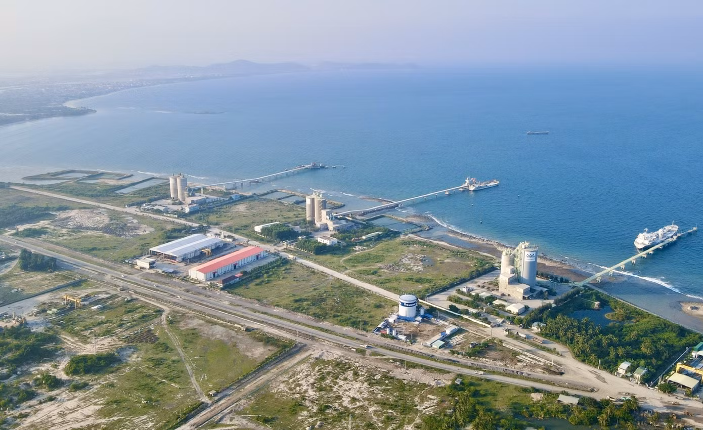 Một góc Khu kinh tế Vân Phong ở thị xã Ninh Hoà. Ảnh: L.H. Một góc Khu kinh tế Vân Phong ở thị xã Ninh Hoà. Ảnh: L.H.