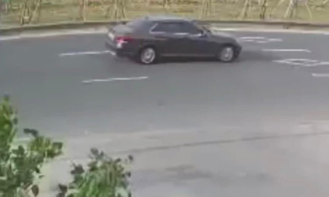 Chiếc xe ô tô Mercedes do ông Bình điều khiển gây tai nạn chết người. Ảnh: CACC.