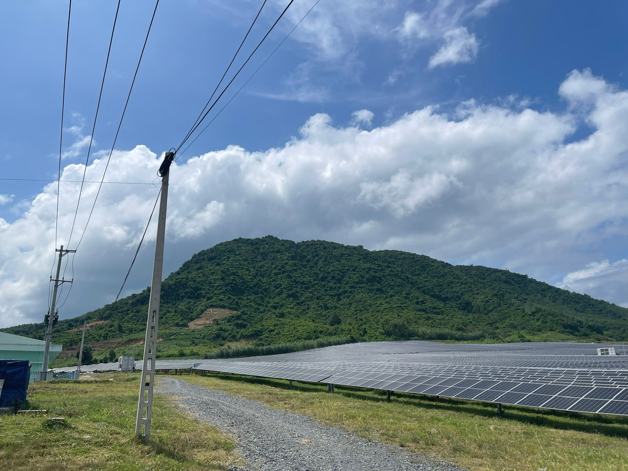 Nhà máy ĐMT Trung Sơn chồng lấn 8,64ha đất rừng sản xuất. Ảnh: Công Hoan. Nhà máy ĐMT Trung Sơn chồng lấn 8,64ha đất rừng sản xuất. Ảnh: Công Hoan.