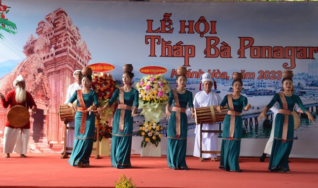 Lễ hội Tháp Bà Ponagar được công nhận là Di sản văn hóa phi vật thể Quốc gia. Ảnh: L.H. Lễ hội Tháp Bà Ponagar được công nhận là Di sản văn hóa phi vật thể Quốc gia. Ảnh: L.H.