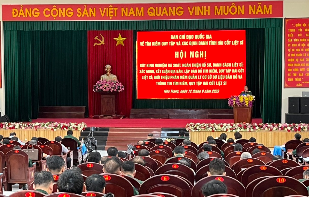 Hội nghị rút kinh nghiệm rà soát, hoàn thiện hồ sơ, danh sách liệt sĩ; xác minh, kết luận địa bàn, lập bản đồ tìm kiếm quy tập hài cốt liệt sĩ. Ảnh: C.H.