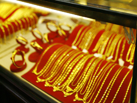 Giao dịch vàng trầm lắng, giá vẫn không giảm. Ảnh: Hồng Vĩnh. Giao dịch vàng trầm lắng, giá vẫn không giảm. Ảnh: Hồng Vĩnh