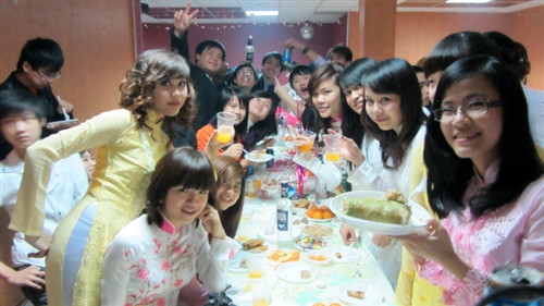 Du học sinh Việt Nam tại Ulyanovsk (Liên bang Nga) cùng đón năm mới. Ảnh: Đình Hoàn (từ Ulyanovsk, Liên bang Nga) 