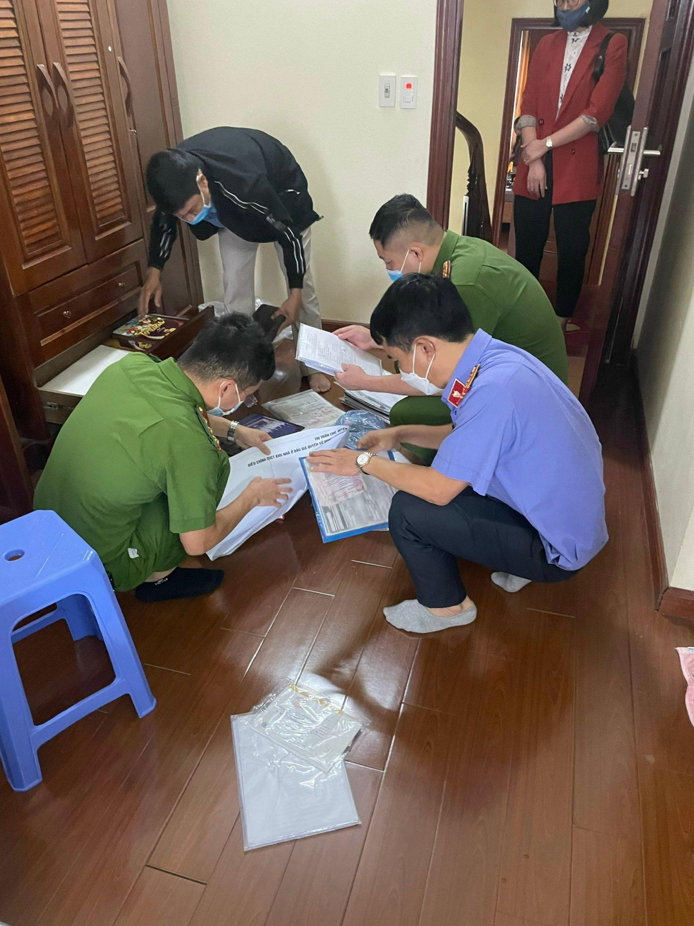 Khám xét nơi ở của các đối tượng trong vụ án Khám xét nơi ở của các đối tượng trong vụ án