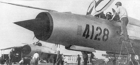 Đáng lưu ý, trong cuộc kháng chiến chống Đế Quốc Mỹ, MiG-21 là máy bay tiêm kích phòng không chủ lực bảo vệ vùng trời miền Bắc Việt Nam