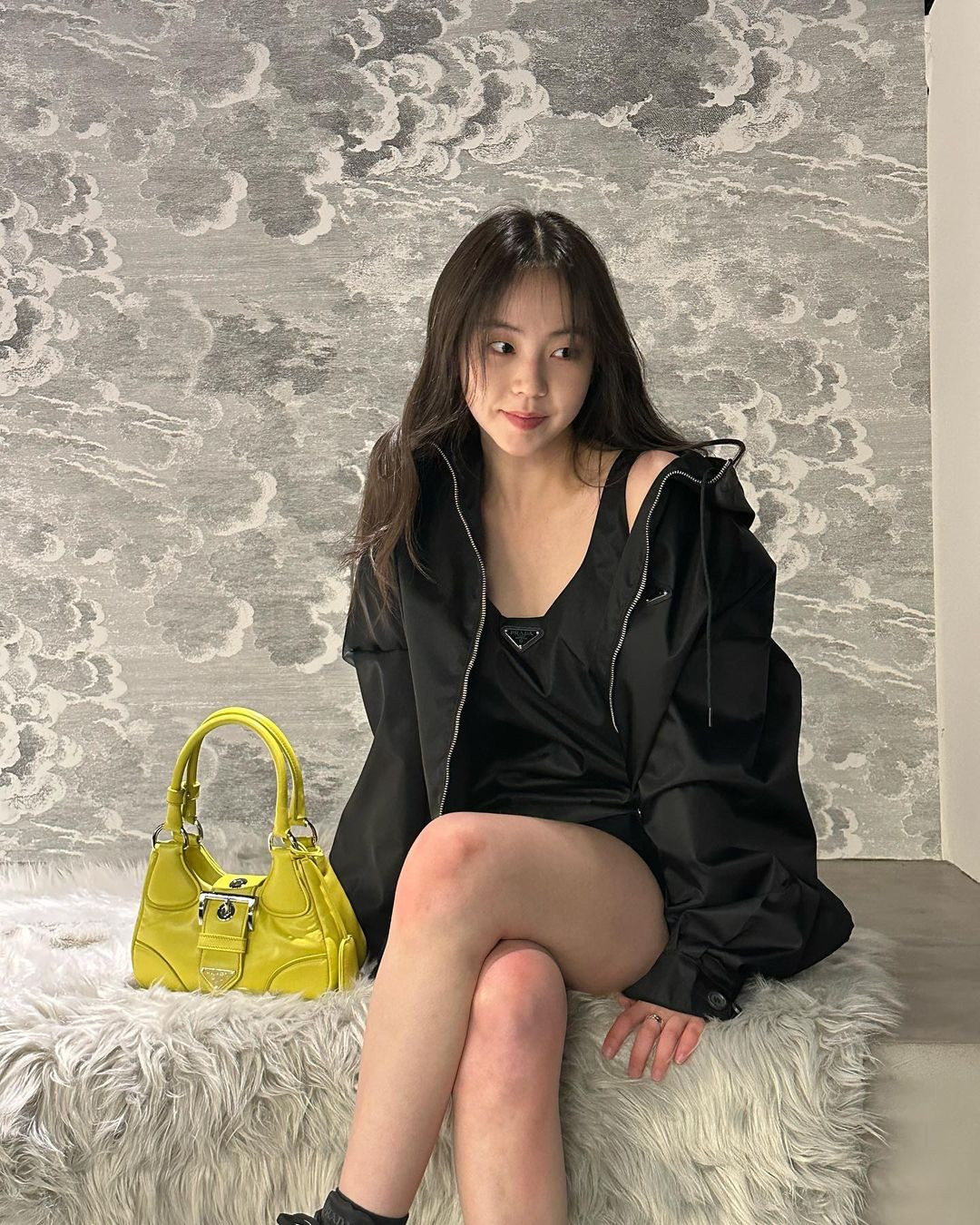 Sohee có khuôn mặt bầu bĩnh, đáng yêu. Nhiều người nhận xét cô như thiếu nữ dù đã ngoài 30 tuổi. Phong cách thời trang đời thường của cô thiên về trẻ trung, hiện đại, đơn giản và thoải mái.