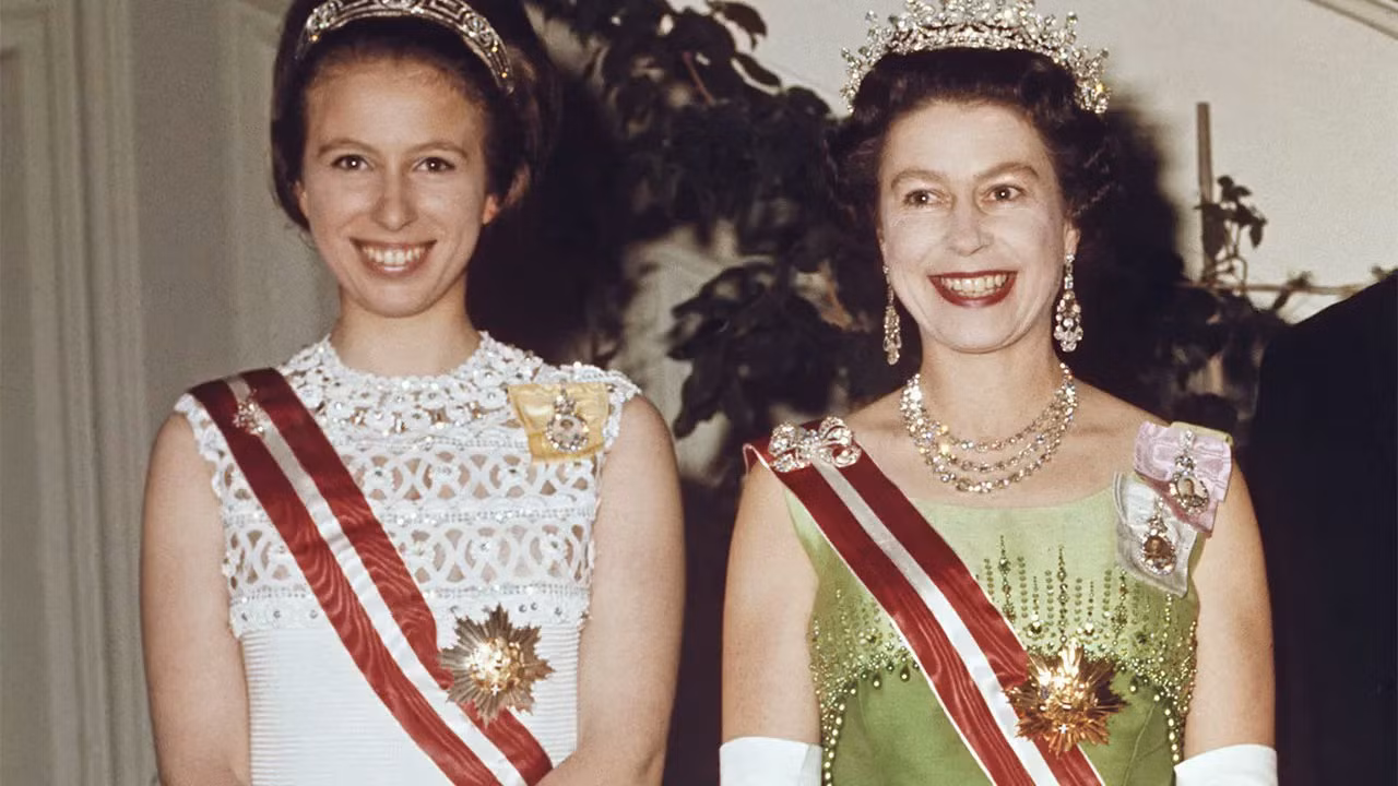 Bà được đánh giá là bản sao của mẹ, cố Nữ hoàng Elizabeth II. Ảnh: Twitter. Bà được đánh giá là bản sao của mẹ, cố Nữ hoàng Elizabeth II. Ảnh: Twitter.
