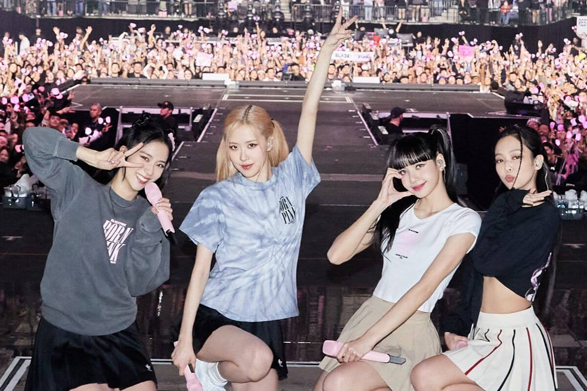Cư dân mạng ấn tượng với loạt kỷ lục do BlackPink thiết lập. Cư dân mạng ấn tượng với loạt kỷ lục do BlackPink thiết lập.