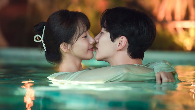 8. King the Land (Khách sạn vương giả): Mang mô típ chuyện tình oan gia quen thuộc, bộ phim hài lãng mạn là câu chuyện về người thừa kế quyến rũ với cô nhân viên chăm chỉ từ kẻ thù trở thành người yêu. 8. King the Land (Khách sạn vương giả): Mang mô típ chuyện tình oan gia quen thuộc, bộ phim hài lãng mạn là câu chuyện về người thừa kế quyến rũ với cô nhân viên chăm chỉ từ kẻ thù trở thành người yêu.