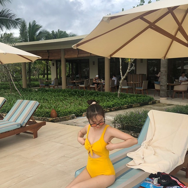 Trong chuyến đi 4 năm trước, người đẹp 9X cũng đăng ảnh diện áo tắm khoe thân hình gợi cảm.