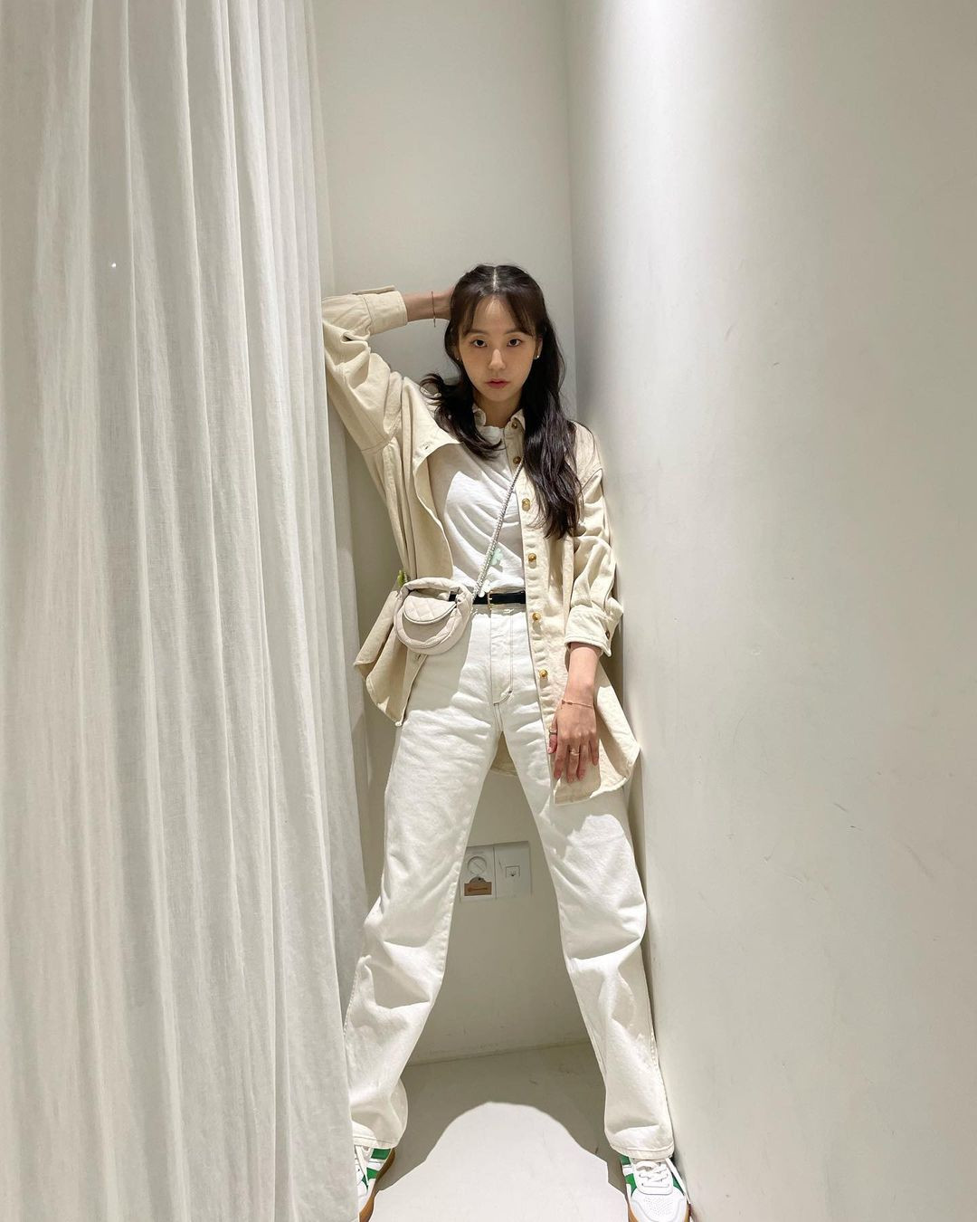 Sohee có khuôn mặt bầu bĩnh, đáng yêu. Nhiều người nhận xét cô như thiếu nữ dù đã ngoài 30 tuổi. Phong cách thời trang đời thường của cô thiên về trẻ trung, hiện đại, đơn giản và thoải mái.