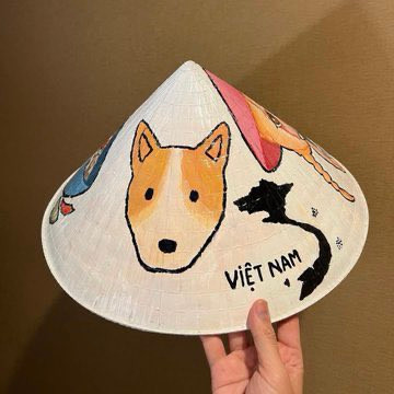 Cận cảnh chiếc nón lá được Rosé đội ở Las Vegas. Ảnh: Twitter.