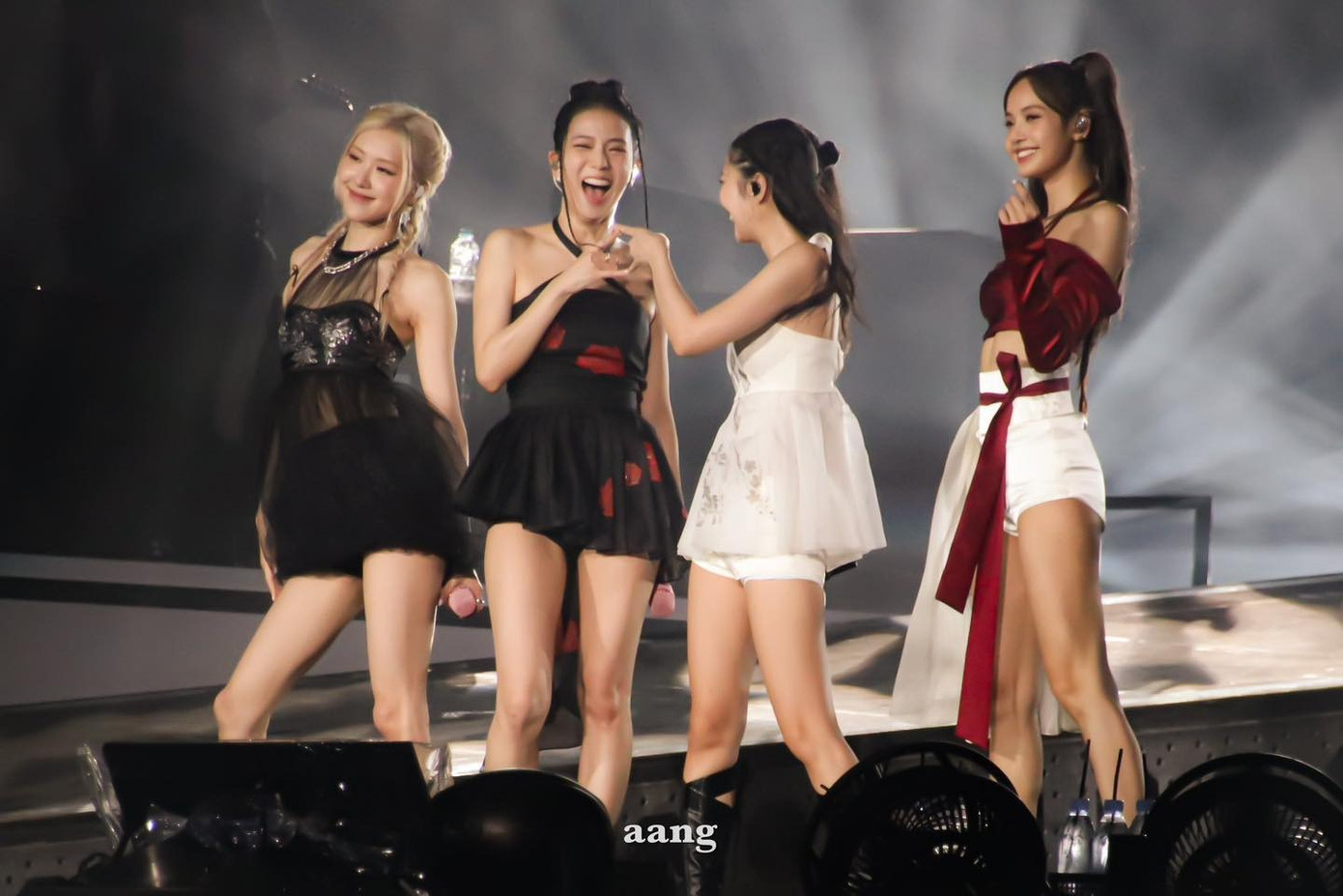 BlackPink là "tân binh khủng long" ngay từ khi mới ra mắt.