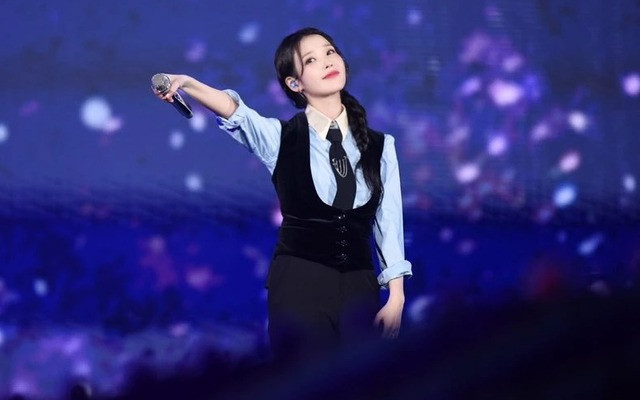 IU đánh bại BlackPink ở thị trường Hàn Quốc.