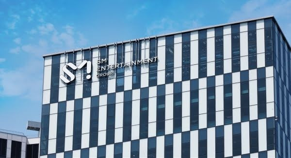 9 nhân viên của SM bị dọa giết.