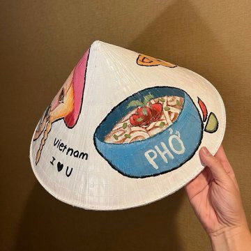 Cận cảnh chiếc nón lá được Rosé đội ở Las Vegas. Ảnh: Twitter.