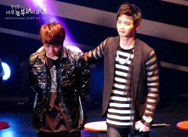 JongHyun khóc xin lỗi fan vì yêu Shin Se Kyung. JongHyun khóc xin lỗi fan vì yêu Shin Se Kyung.