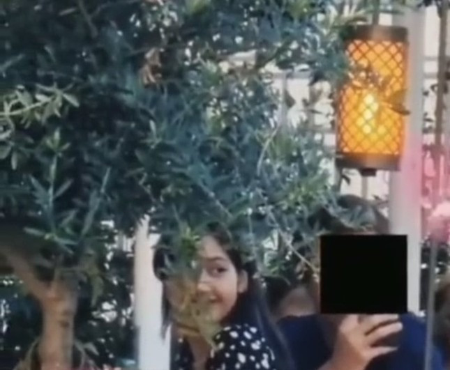 Ảnh chụp từ video được cho là quay lại buổi hẹn hò của Lisa và con trai tỷ phú giàu nhất thế giới.