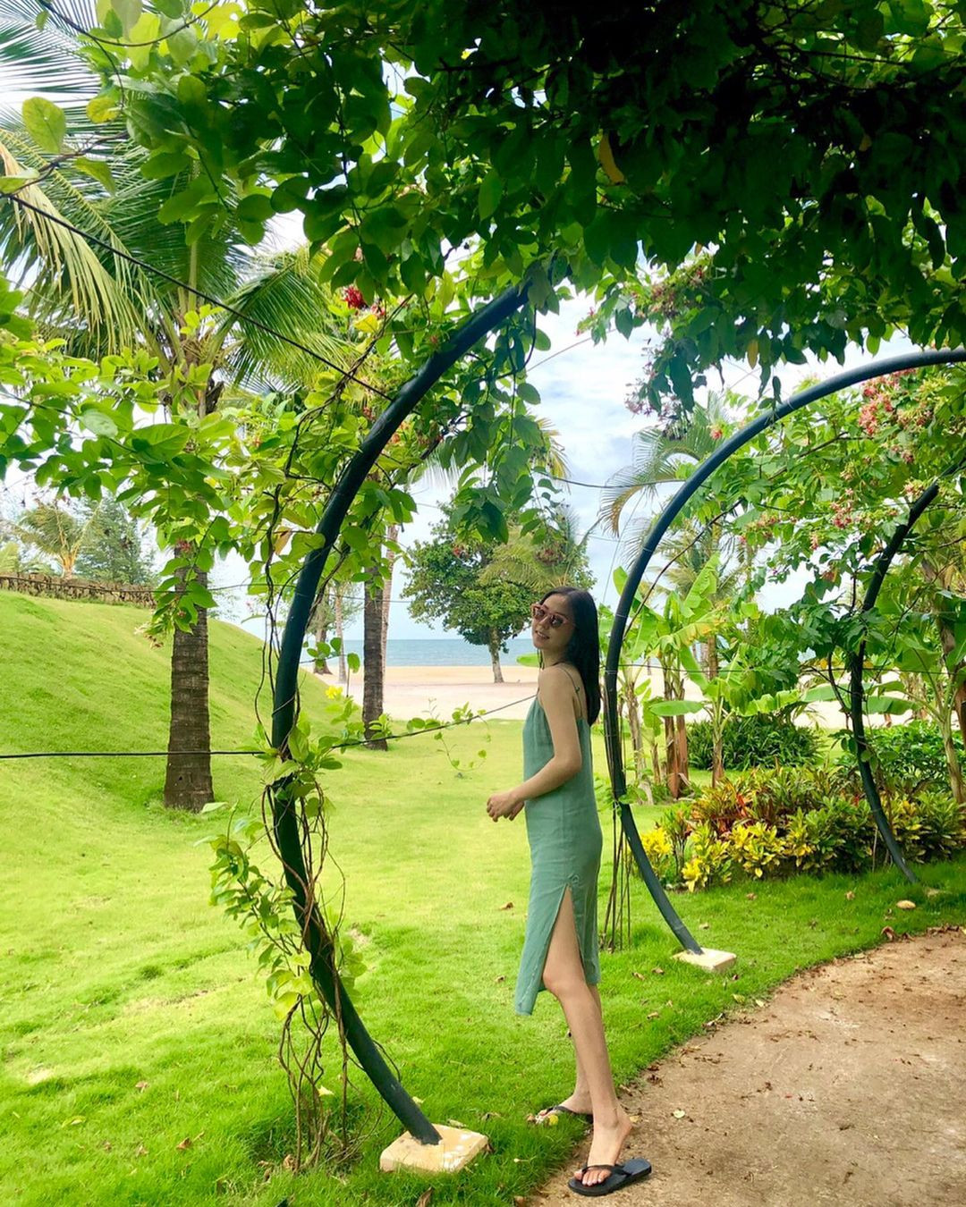 Đây không phải lần đầu Sohee lựa chọn Việt Nam là điểm đến nghỉ dưỡng. Năm 2019, cô khiến người hâm mộ Việt Nam "dậy sóng" khi check-in Phú Quốc (Kiêng Giang).