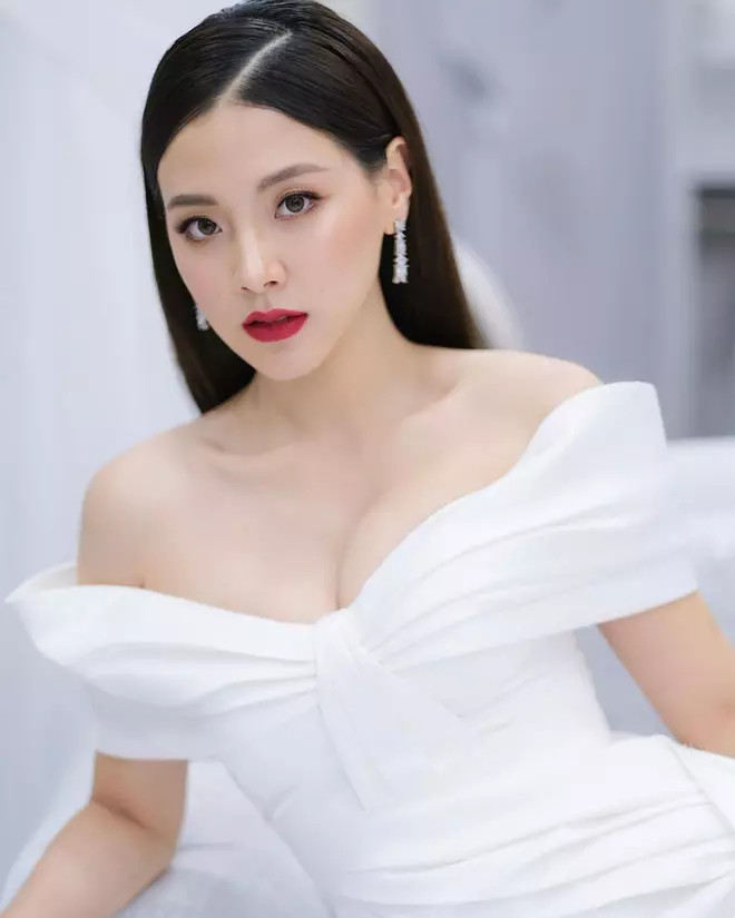 Thành công của bộ phim “Mối tình đầu” thậm chí khiến cô nổi tiếng khắp châu Á. Baifern cũng là nữ diễn viên Thái Lan có lượng người hâm mộ lớn nhất trên Weibo, con số này lên tới 5,5 triệu người.