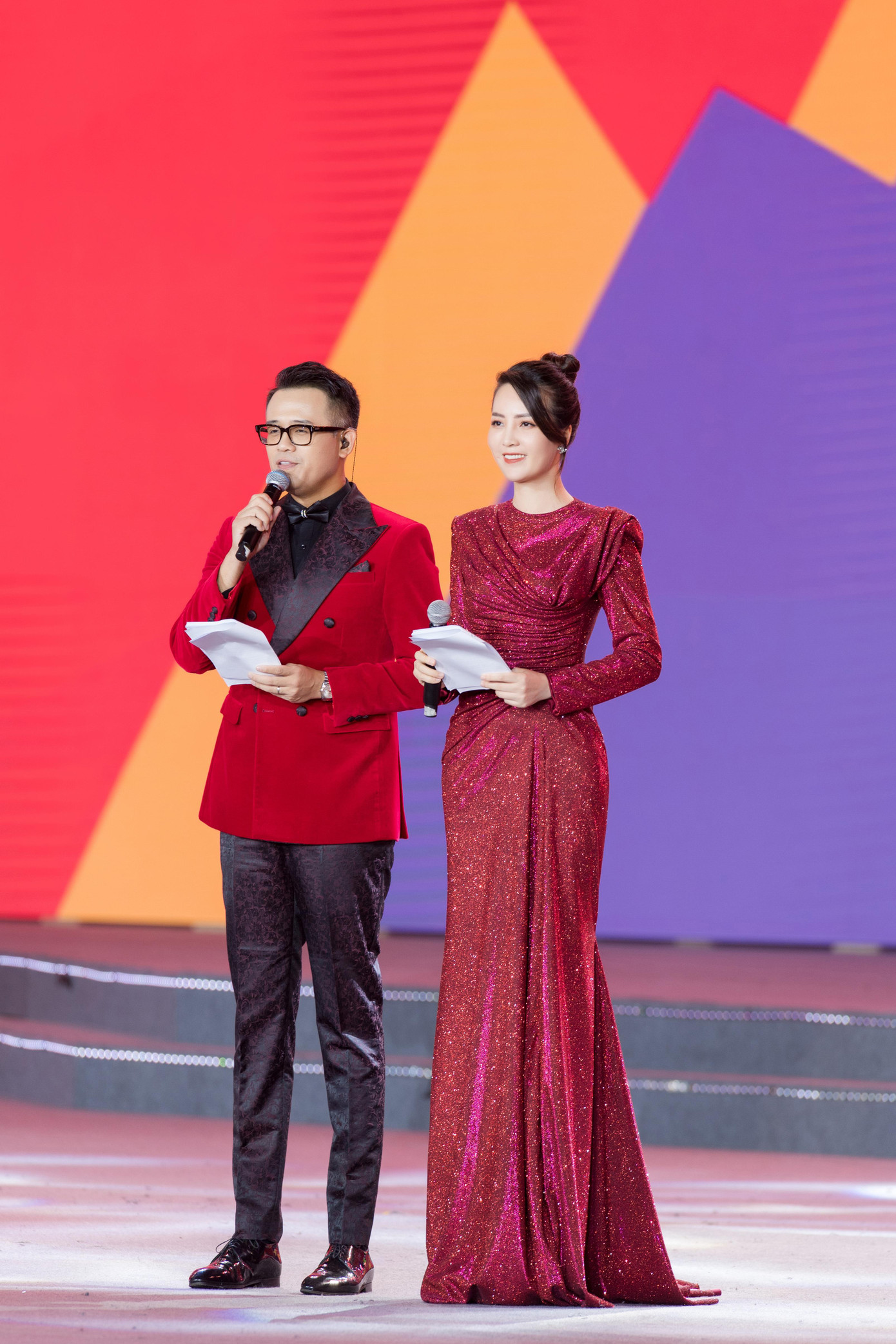 Hình ảnh hậu trường MC Đức Bảo và Thụy Vân trước giờ G.