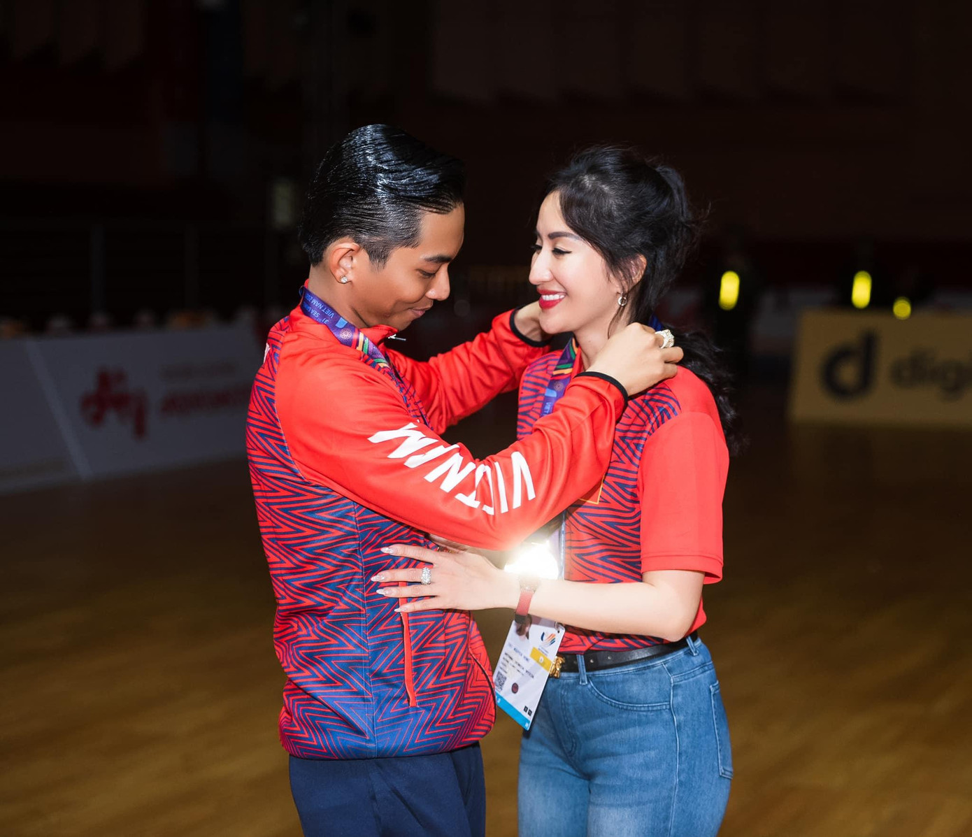 Trước những đồn đoán và hoang mang của người hâm mộ, Khánh Thi lên tiếng cho rằng cô bị stress vì dịch bệnh kéo dài và vì quá lo lắng cho các thành viên trong gia đình. Trước những đồn đoán và hoang mang của người hâm mộ, Khánh Thi lên tiếng cho rằng cô bị stress vì dịch bệnh kéo dài và vì quá lo lắng cho các thành viên trong gia đình.