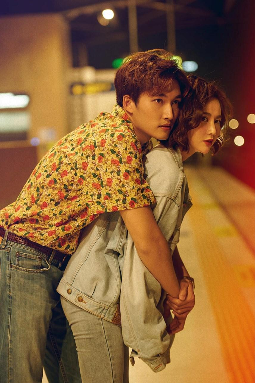 Đình Tú và Huyền Lizzie vướng nghi án "phim giả tình thật". Đình Tú và Huyền Lizzie vướng nghi án "phim giả tình thật".