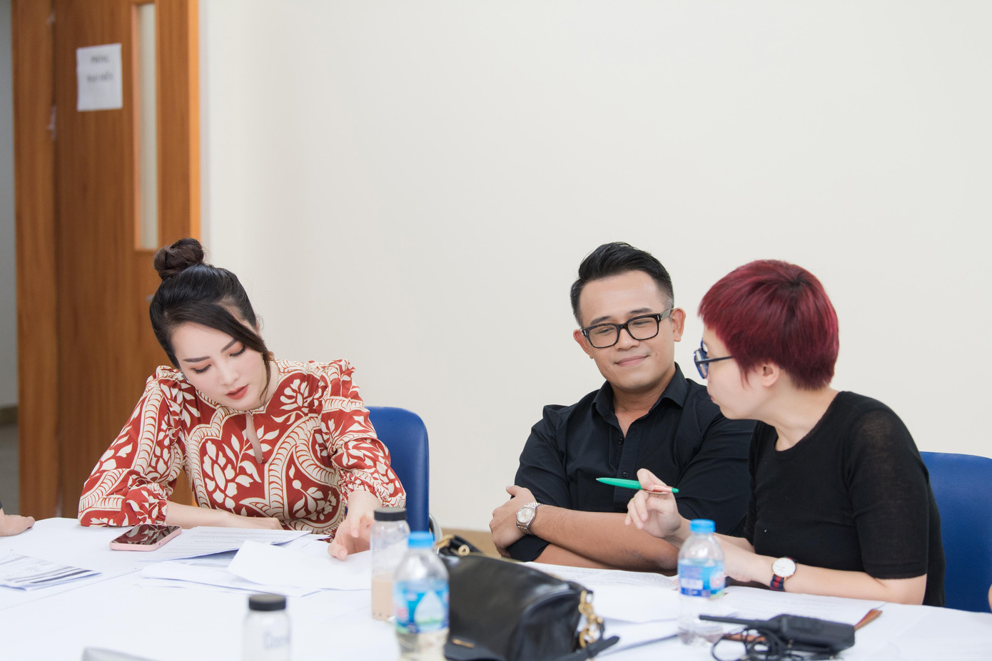 MC Đức Bảo cùng ê kíp chuẩn bị cho đêm bế mạc SEA Games 31.