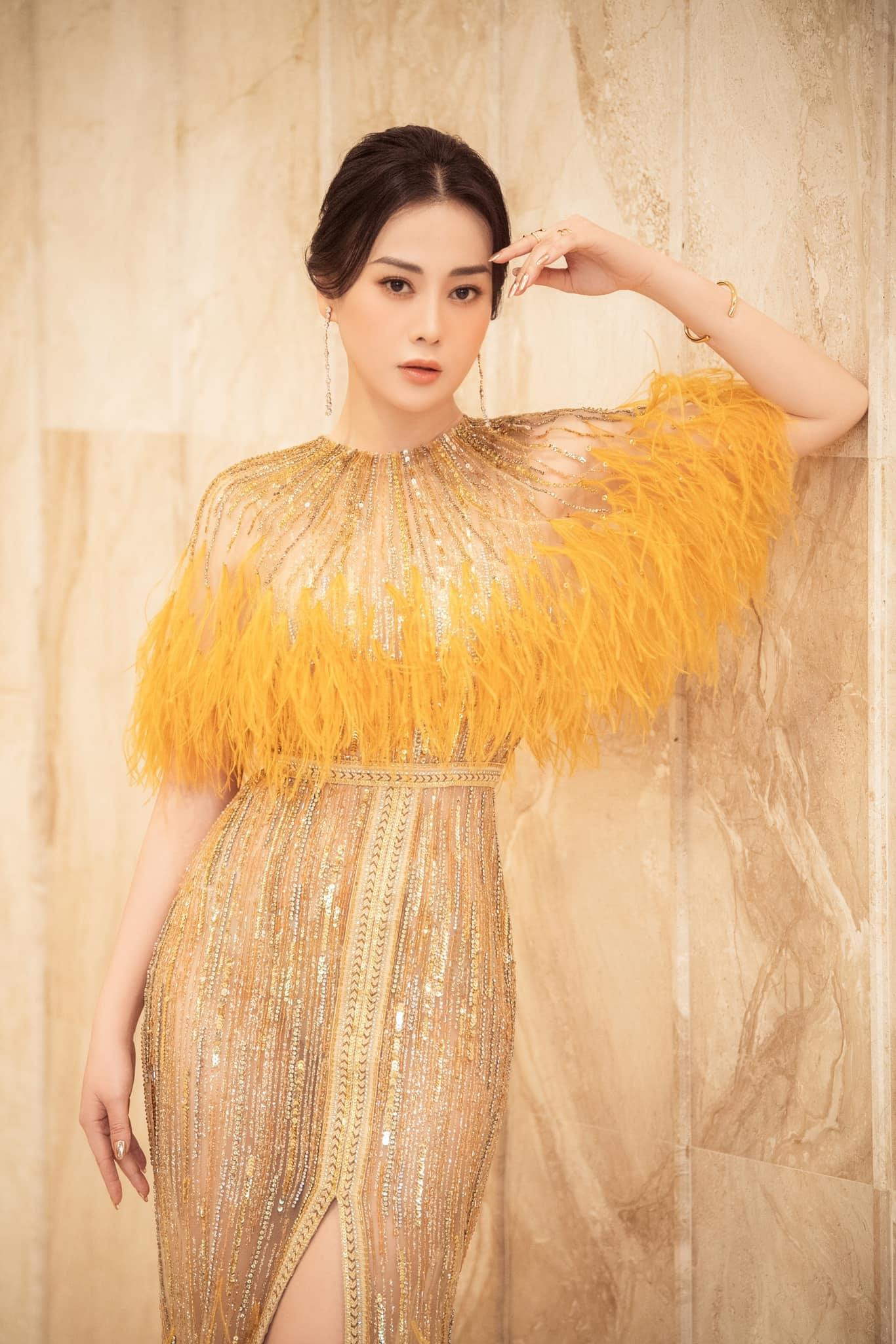 So với Hoa hậu Ngọc Hân và Á hậu Ngọc Thảo, có lẽ Phương Oanh chỉ thua kém về chiều cao.