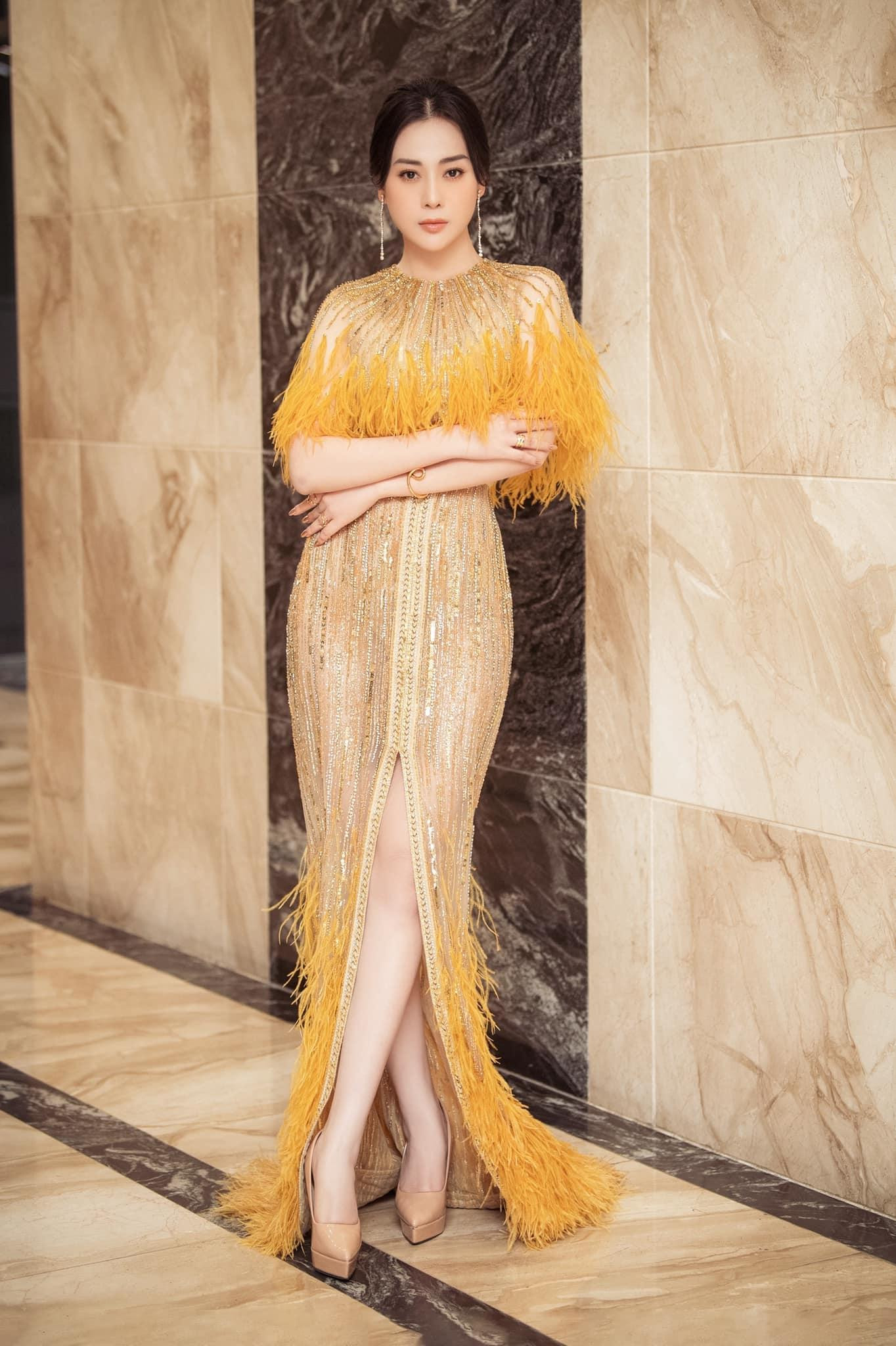 Trước đây, Phương Oanh luôn tự hào vì vòng 3 săn chắc, nở nang của mình. Nữ diễn viên rất chuộng đồ ôm sát để tôn hết đường cong chữ S đáng nể.