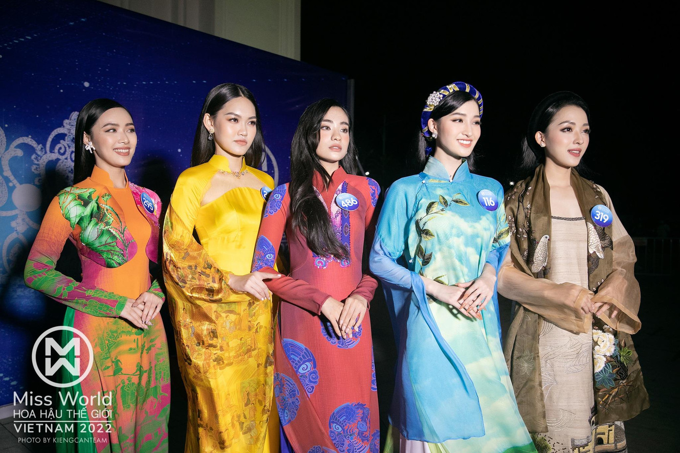 Top 64 thí sinh Miss World trong hậu trường đêm Chung khảo.