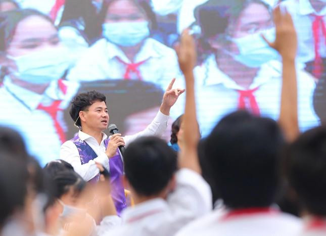 NSƯT Xuân Bắc chia sẻ tại diễn đàn &quot;Điều em muốn nói&quot;.