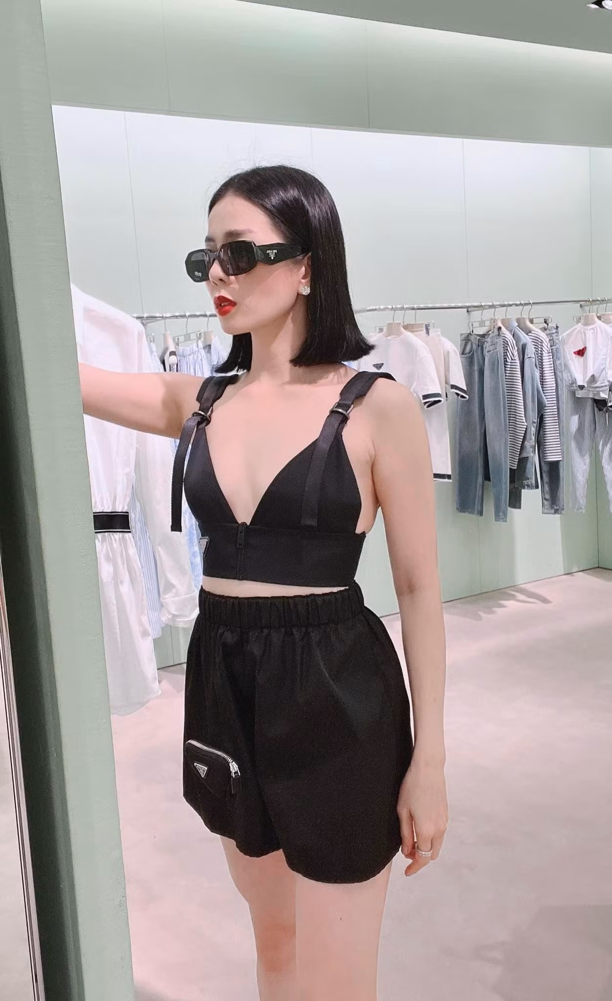 Dù đã bước sang tuổi 41 nhưng Lệ Quyên được nhận xét ngày càng nhuận sắc và quyến rũ.