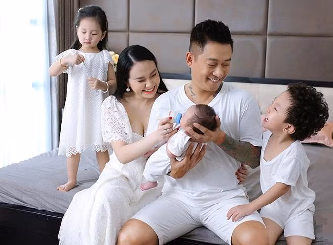 Gia đình nhỏ hạnh phúc của Tuấn Hưng.