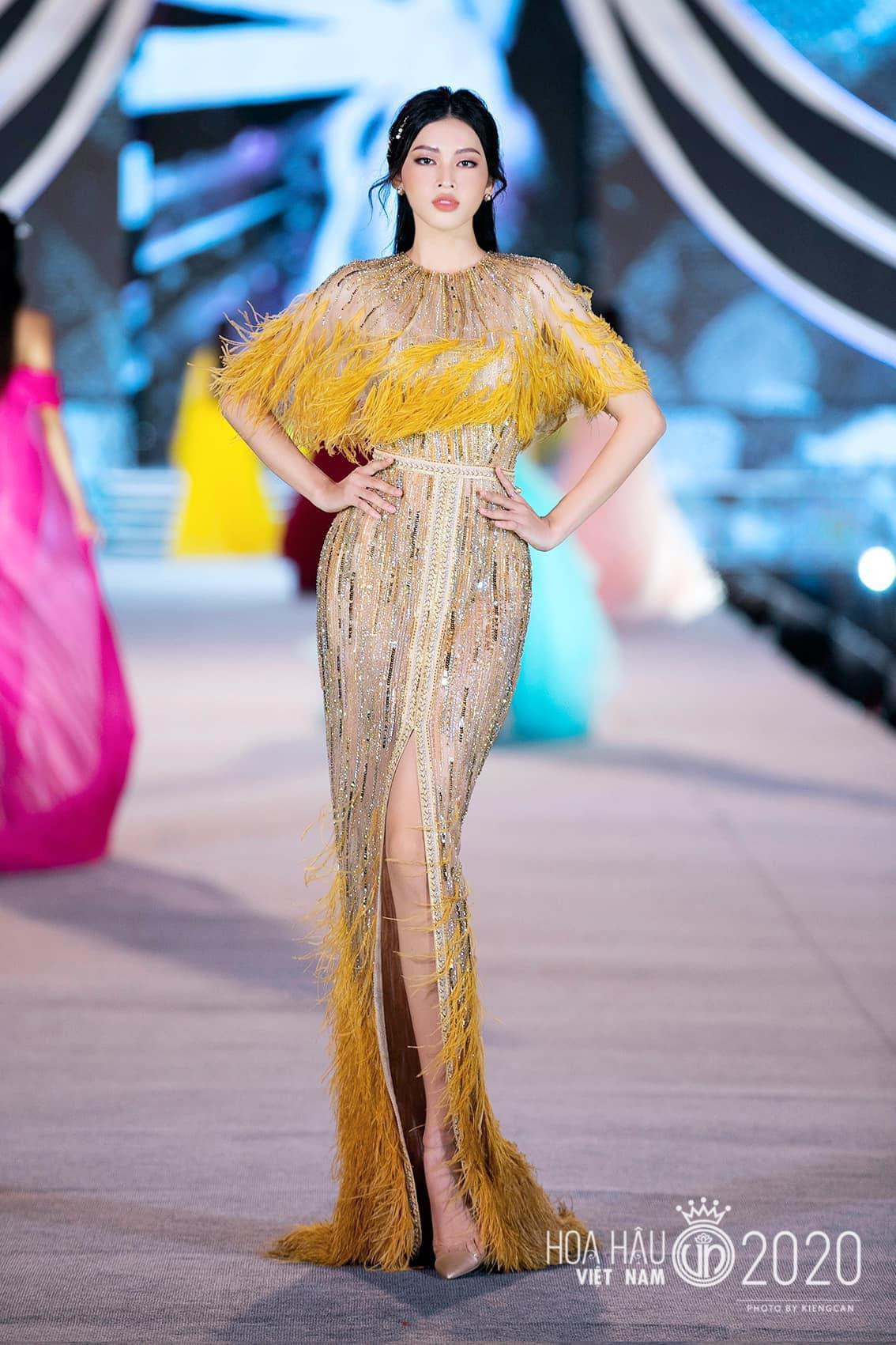 Thiết kế này từng được Á hậu Ngọc Thảo diện trong phần thi Người đẹp Thời trang của cuộc thi Hoa hậu Việt Nam 2020.