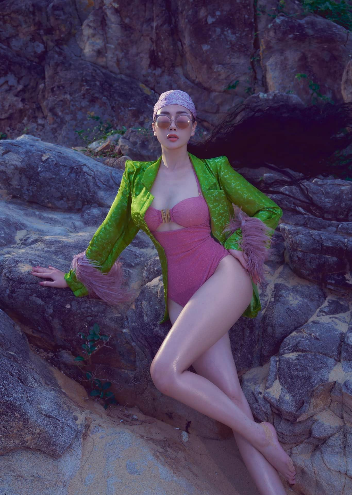 Từng nhận nhiều ý kiến trái chiều khi tăng cân trong thời gian đóng phim “Hương vị tình thân”, Phương Oanh đã lấy lại phong độ với body vạn người mê.