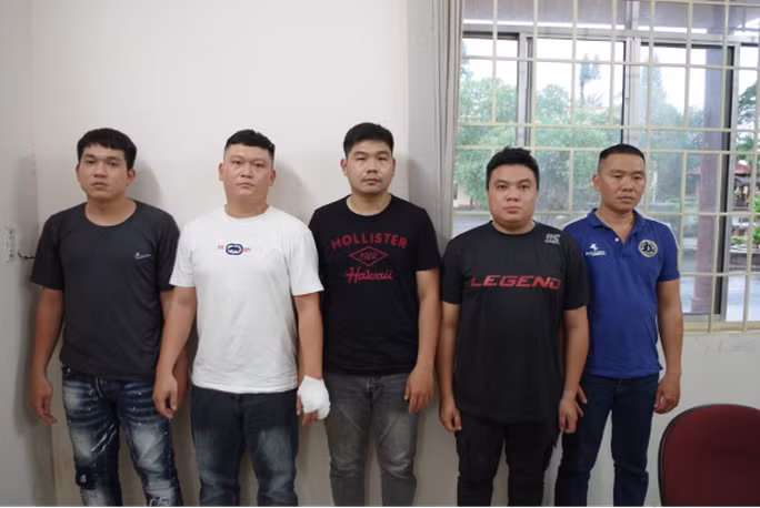 5 đối tượng bị tạm giữ.