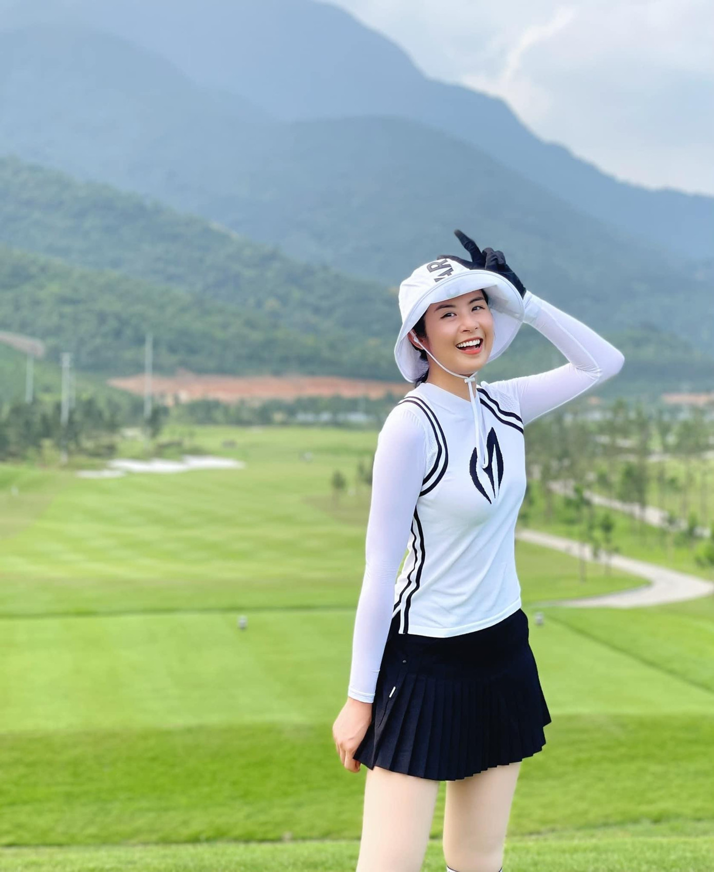 Với Ngọc Hân, bên cạnh việc tăng cường sức khoẻ, chơi golf còn giúp cô giữ gìn vóc dáng và tăng cường giao lưu, mở rộng các mối quan hệ xã hội.