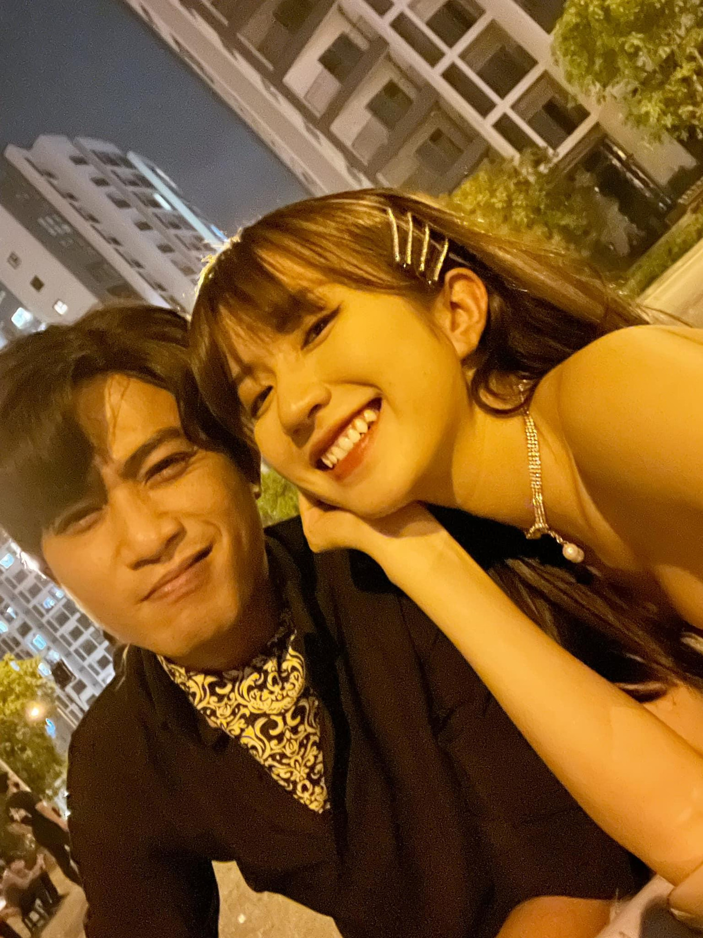 Diễn viên Ngọc Huyền và Doãn Quốc Đam ở hậu trường "Thương ngày nắng về". Đây cũng chính là tạo hình của cả hai trong tập 24 của bộ phim.